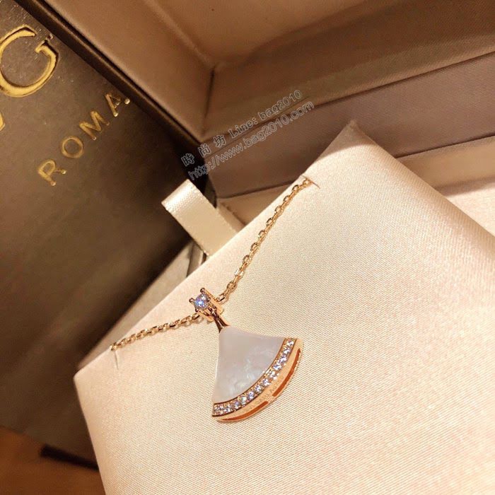 Bvlgari飾品 寶格麗Diva系列扇形裙子帶鑽天然白貝項鏈  zgbq3367